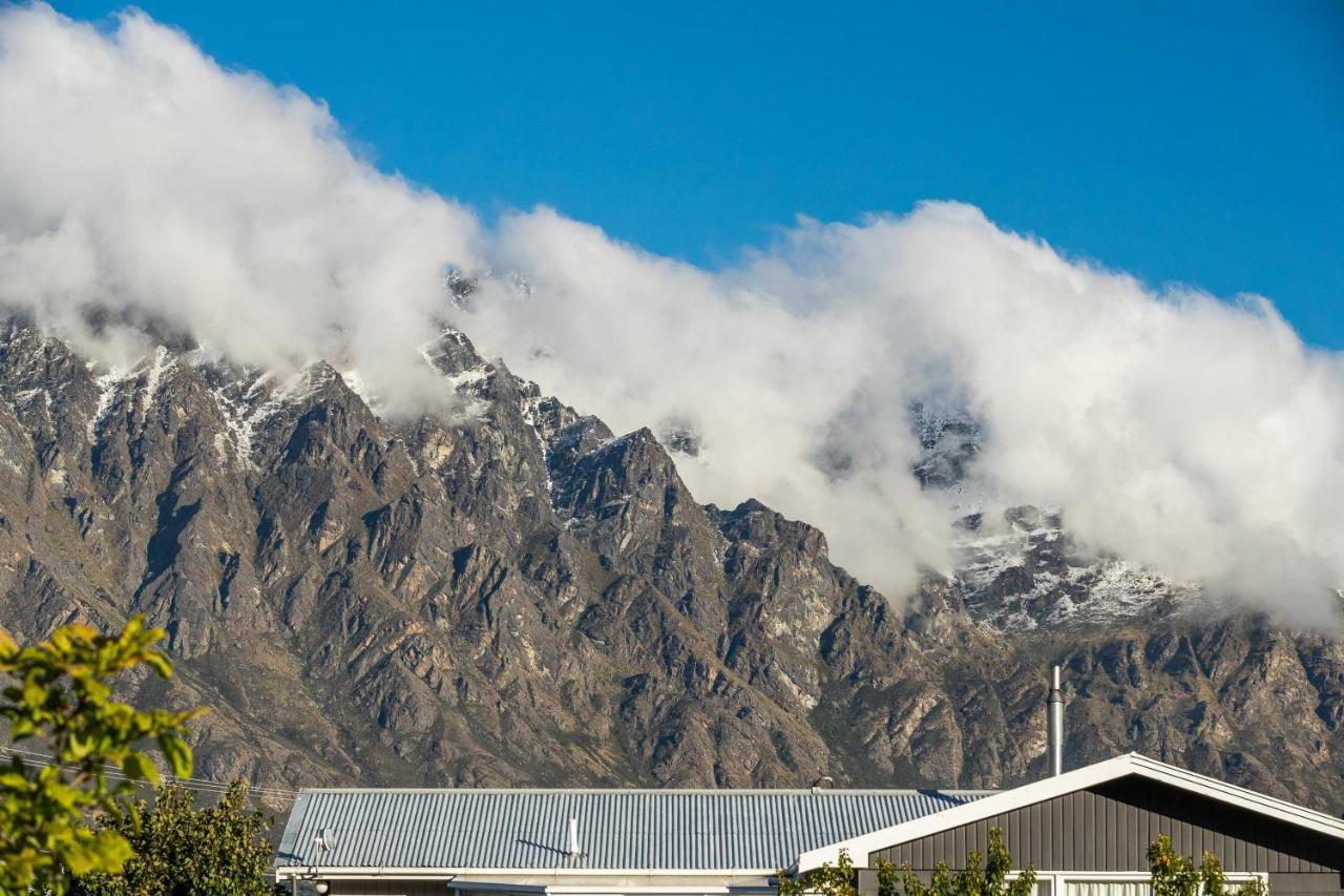 Lake And Mountain View Living Queenstown Exterior photo